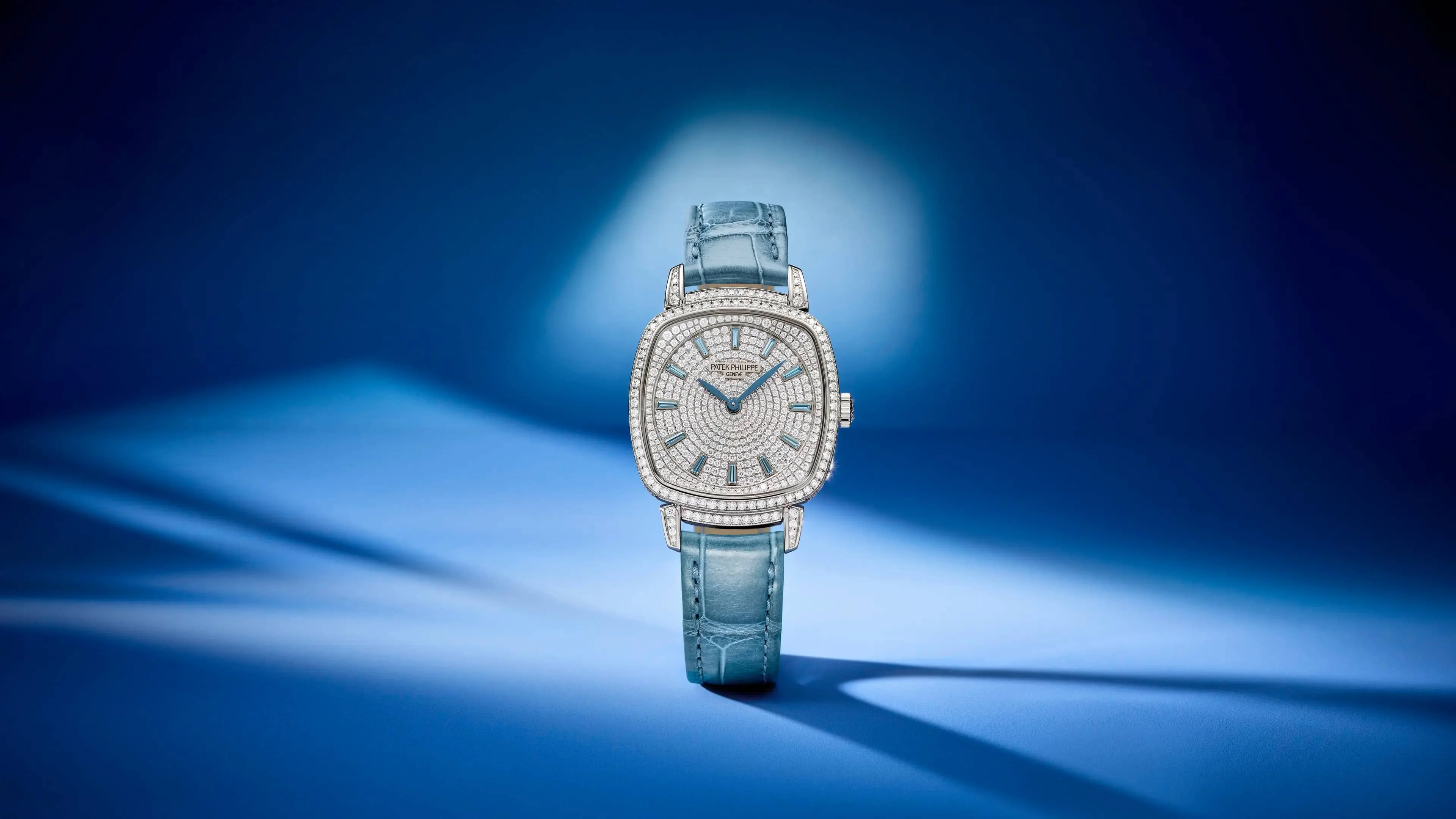 Patek Philippe Gondolo Ladies First 7043/250G-001 mit Diamantbesatz, Topas-Indizes und pfauenblauem Alligatorlederarmband