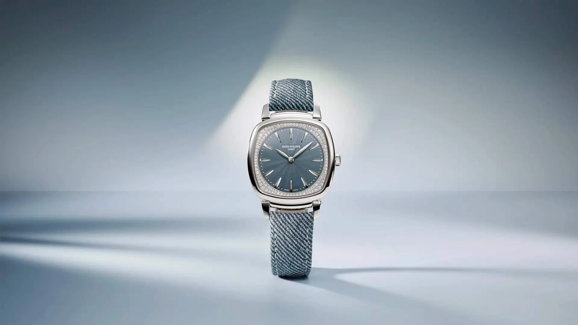 Patek Philippe Gondolo Ladies First 7043G-001 mit blau-grauem Zifferblatt und Armband im Denim-Look