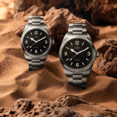 Eine TUDOR Ranger mit Edelstahl- oder Textilband? Sie haben die Wahl. Passen Sie Ihr Armband mit der „T-fit“-Schließe präzise und unmittelbar an oder bestaunen Sie das dreifarbige Jacquardtextilband in Erdtönen. #TudorWatch #BornToDare #TudorBoutiqueKöln