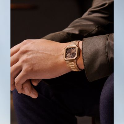 Die neue Quintessenz sportlicher Eleganz zeigt sich im mittelgroßen Cubitus Modell, Referenz 7128/1, mit einem Roségoldgehäuse und einem sunburst-braunen Zifferblatt mit horizontal geprägter Struktur. Das 40-mm-Gehäuse ist bis zu einer Tiefe von 30 Metern wasserdicht und damit für sämtliche Aktivitäten im und am Wasser geeignet. @patekphilippe 
#PatekPhilippe #PatekTime #Cubitus #JuwelierGadebusch #köln