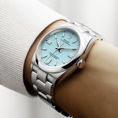 Die Quintessenz der Oyster. Die @rolex  Oyster Perpetual 36 in Edelstahl Oystersteel, Gehäuse von 36 mm, türkisblaues Zifferblatt, Oyster-Band.
#Rolex #OysterPerpetual #OfficialRolexRetailer #JuwelierGadebusch #Köln