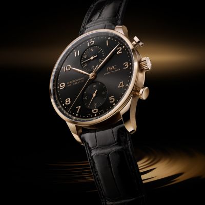 Portugieser Chronograph
Pure Eleganz mit einer sportlichen Note: Entdecken Sie 
die IWC Portugieser Chronograph in der neuen Farbe
"Obsidian".
Ref. IW371625 @iwcwatches  @iwcwatches_ger 
#IWCwatches #JuwelierGadebusch #Köln