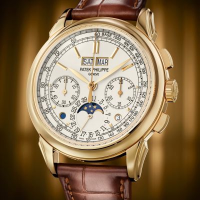 Zeitloses Erbe, vollendete Mechanik. 

@patekphilippe verbindet hier die klassische Eleganz eines Gelbgoldgehäuses mit einem silber opalinfarbenen Zifferblatt und der faszinierenden Komplexität eines Ewigen Kalenders mit Chronograph.

Ein Zeitmesser, der traditionelle Uhrmacherkunst mit technischer Innovation vereint – angetrieben von einem Handaufzugswerk mit sechs patentierten Innovationen und einem außergewöhnlich flachen Kalendermodul.#PatekPhilippe #GrandComplication #JuwelierGadebusch #Köln
