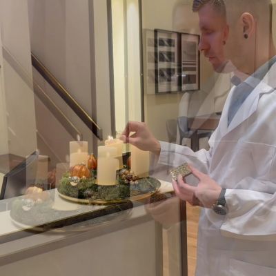 Die vierte Kerze brennt und Weihnachten steht ganz nah.
Einen frohen 4. Advent wünscht Ihnen das gesamte Juwelier Gadebusch Team.🕯️
Wir freuen uns darauf, Sie in festlicher Atmosphäre bei uns begrüßen zu dürfen.✨
#Advent #JuwelierGadebusch #Köln