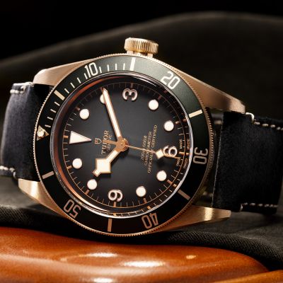 Die @tudorwatch  Black Bay Bronze, 43-mm-Gehäuse in Bronze, Manufakturwerk Kaliber MT5601 (COSC). #TudorWatch #BornToDare #TudorBoutiqueKöln