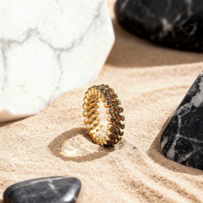 Ein Ring. Jede Größe. ✨
Der Multi Size Ring von @serafino_consoli_jewelry  ist weltweit einzigartig – seine Größe lässt sich mit nur einer Berührung anpassen und passt sich perfekt jedem Finger an.
Drei Reihen in Roségold, veredelt mit schwarzen Diamanten – modernes Design trifft auf innovative Technik.
Flexibel. Luxuriös. Einzigartig.
#SerafinoConsoli #BrevettoCollection #FineJewelry #JuwelierGadebusch #köln