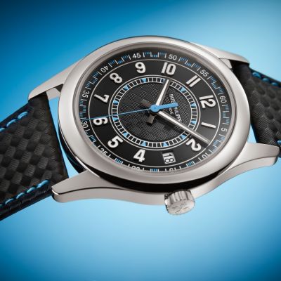 Die Calatrava 6007G-011 verbindet die klassische DNA von @patekphilippe  mit einem modernen, jugendlichen Charakter. Himmelblaue Akzente treffen auf ein markantes Karbon-Motiv auf Zifferblatt und Armband und verleihen der Uhr eine dynamische Note.

Das vollständig polierte Weißgoldgehäuse beherbergt ein präzises Automatikwerk mit Datumsanzeige bei 3 Uhr und Sekundenstopp.

Eine Calatrava, die traditionelle Haute Horlogerie mit zeitgenössischem Design verbindet. #PatekPhilippe #Calatrava #JuwelierGadebusch #Köln