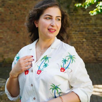 Die faszinierenden Schmuckstücke von @serafino_consoli_jewelry vereinen Innovation und Eleganz. Mit nur wenigen Handgriffen verwandeln sie sich vom Ring in einen Armreif und umgekehrt. In leuchtenden Sommerfarben setzen sie strahlende Akzente und passen sich jedem Moment mühelos an. 

#TraditionellAnders #SerafinoConsoli #JuwelierGadebusch #Köln