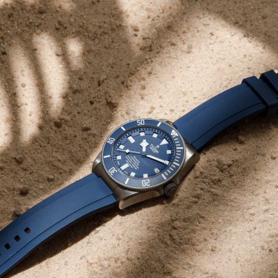 Erleben Sie die Pelagos mit einem Titan- und Edelstahlgehäuse von 42 mm, konzipiert für den Einsatz unter Wasser.
@tudorwatch
#TudorWatch #BornToDare #Pelagos #TudorBoutiqueKöln