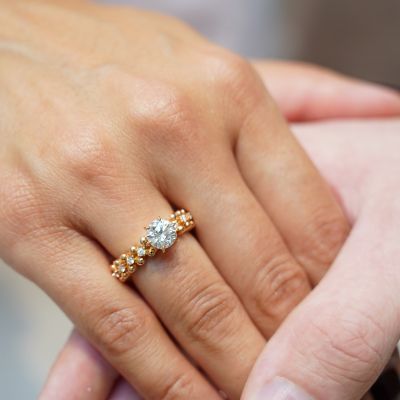 Mit UNICO präsentiert @serafino_consoli_jewelry eine außergewöhnliche Neuheit: eine moderne Interpretation des klassischen Solitärrings.💎
Als weltweit erster und einziger Solitärring im Multisize-Format passt sich UNICO seinem Träger an und ist damit wahrhaftig für die Ewigkeit bestimmt. Innovative Technologie, italienische Handwerkskunst und zeitlose Eleganz verschmelzen zu einem Schmuckstück, das Individualität auf einzigartige Weise zum Ausdruck bringt.✨
#SerafinoConsoli #ItalianJewels #JuwelierGadebusch #Köln