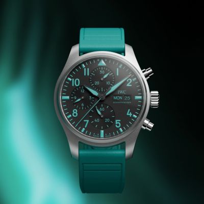 Schwarz und Petronas-Grün.
Zwei austauschbare Kautschukarmbänder ergänzen das Zifferblatt und 
das Gehäuse der ersten offiziellen Uhr des @mercedesamgf1-Teams.
Dank des integrierten EasX-CHANGE®-Systems lässt sich ganz ohne 
Werkzeug zwischen den beiden Bändern wechseln.
Ref. IW388108 @iwcwatches  @iwcwatches_ger 
#IWCwatches
#IWCpilot
#IWCracing #JuwelierGadebusch #Köln