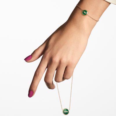 Positive Vibes to wear ✨ Die Pom Pom Dot Kollektion von @pomellato  bringt ikonisches Design aus den 70s zurück – modern, verspielt & voller Bedeutung. Ob changierender Malachit auf der einen oder schimmerndes Perlmutt auf der anderen Seite – jedes Schmuckstück ist ein Symbol für Zusammenhalt, Leichtigkeit & Lebensfreude. Turn your look, turn your mood. 💚🤍
#Pomellato #PomPomDot #JuwelierGadebusch #köln