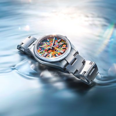 Einzigartiger Glanz. Die neue Oyster Perpetual 36 in Edelstahl Oystersteel von @rolex gefällt mit einem leuchtenden Zifferblatt mit Jubilee-Motiv, das die Buchstaben des Namens „Rolex“ in einem komplexen Zusammenspiel von Farben in Szene setzt.#Rolex #OysterPerpetual #WatchesAndWonders2026 #JuwelierGadebusch #Köln