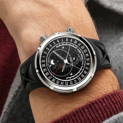 Mit der Referenz 6105G hebt @patekphilippe  die Uhrmacherkunst auf ein neues Level – inspiriert von Raumfahrt und Unendlichkeit.
Das spektakuläre Saphir-Zifferblatt zeigt den Sternenhimmel, wie er über Genf erscheint – inklusive Mondphasen, Umlaufbahn und der scheinbaren Bewegung der Sterne.
Funktionen wie Sonnenauf- und -untergang sowie Sommer-/Winterzeit machen diese Celestial zu einem wahren Meisterwerk der Komplikationen.
Angetrieben vom hochkomplexen Kaliber 240 – entwickelt über fünf Jahre und geschützt durch mehrere Patente.
Das 47 mm Weißgoldgehäuse, inspiriert von futuristischen Raumfahrt-Modulen, trifft auf ein modernes schwarzes Armband – kraftvoll, technisch und visionär.
#PatekTime #PatekPhilippe #GrandComplications #JuwelierGadebusch #köln