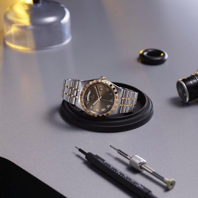 Die @tudorwatch  Royal. Edelstahlgehäuse von 41 mm. Schokoladenfarbenes Zifferblatt. Fünfjahresgarantie. #TudorWatch #BornToDare #TudorBoutiqueKöln