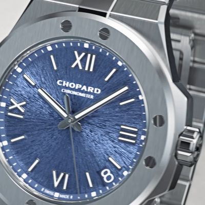 Inspiriert von der majestätischen Kraft des Adlers, der durch die Lüfte gleitet, ist die Alpine Eagle von @chopard das Sinnbild für moderne und selbstbewusste Frauen und Männer. 🦅

#chopard #AlpineEagle #JuwelierGadebusch #köln