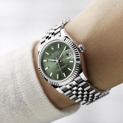 Die klassische Armbanduhr par excellence. Die @rolex  Datejust 31 in Edelstahl Oystersteel und Weißgold mit einem Gehäuse von 31 mm, einem mintgrünen Zifferblatt und einem Jubilee-Band.#Rolex #Datejust #OfficialRolexRetailer #JuwelierGadebusch #köln