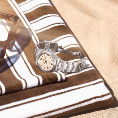 Die @tudorwatch  Ranger mit ihrem Zifferblatt in Beige ist bereit für die Abenteuer des Sommers, vom Strand bis hin ins Unbekannte. #TudorWatch #BornToDare #Ranger #JuwelierGadebusch #Köln