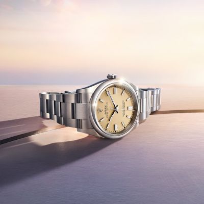 Die neue @rolex  Oyster Perpetual 36 mit einem Zifferblatt in Beige und einem Oyster-Band. #Rolex #OysterPerpetual #WatchesAndWonders2025 #JuwelierGadebusch #Köln