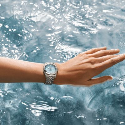 Entdecken Sie die Black Bay 54 mit einem 37-mm-Edelstahlgehäuse und COSC-zertifiziertem Manufakturwerk Kaliber MT5400. 
@tudorwatch
#TudorWatch #BornToDare #DaringWatches #TudorBoutiqueKöln