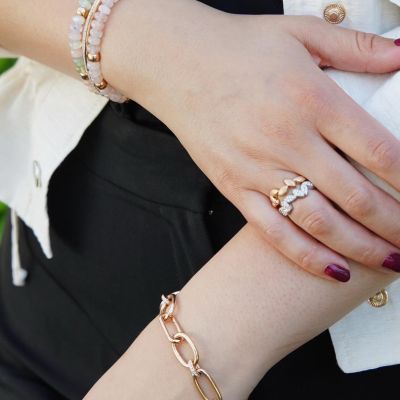 Farben, die Freude machen. Die farbenfrohen @bronjewelry Schmuckstücke begleiten jeden Tag und setzen besondere Akzente für unvergessliche Momente.

#Bron #JuwelierGadebusch #Köln
