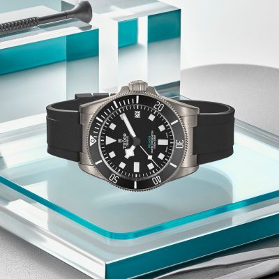 Die neue METAS-zertifizierte Pelagos Ultra wurde speziell für das Sättigungstauchen entwickelt und ist bis zu 1.000 Meter Tiefe wasserdicht. Dies macht sie zur technischsten Pelagos, die jemals gefertigt wurde. 
 #TudorWatch #BornToDare #TudorBoutiqueKöln