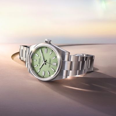 Die@rolex  Oyster Perpetual 41 mit einem Zifferblatt in Pistachio. Dieses Modell ist mit Kaliber 3230 ausgestattet – einem Uhrwerk, das die Vorreiterrolle in der Uhrmacherkunst unterstreicht.
#Rolex #OysterPerpetual #OfficialRolexRetailer #JuwelierGadebusch #köln