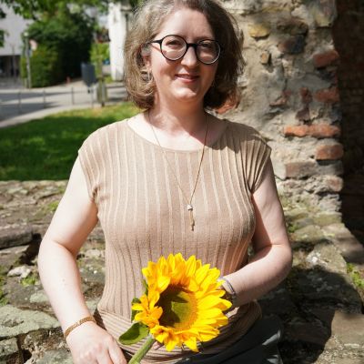 Sonnenblume, Sommerlicht und die zeitlose Eleganz von FOPE. 🌻 ☀️✨
Die Flex`it - Armbänder der Vendôme Kollektion, der brillante Ring der Solo Kollektion und die Aria Slider- Halskette von @fope1929 verschmelzen zu einem Look voller Leichtigkeit und italienischer Handwerkskunst. 
Ein strahlendes Zusammenspiel aus Gold, Diamanten und sommerlicher Schönheit.💛
#FOPE #finejewellery #JuwelierGadebusch #Köln