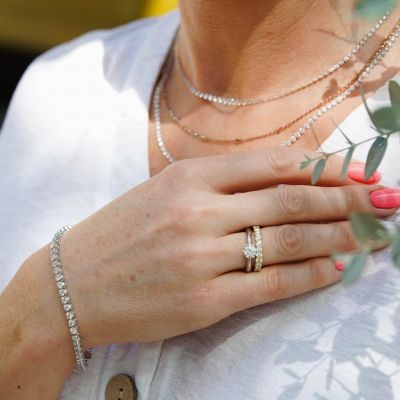 Wenn Licht auf Diamanten trifft, entsteht pure Magie. 
Die edlen Schmuckstücke von Gadebusch Juwelen faszinieren mit ihrem unvergleichlichen Funkeln und reflektieren jeden Lichtstrahl auf einzigartige Weise. 
Jeder Diamant erzählt eine Geschichte von zeitloser Eleganz, höchster Handwerkskunst und besonderer Schönheit. 

#GadebuschJuwelen #TraditionellAnders #JuwelierGadebusch #Köln