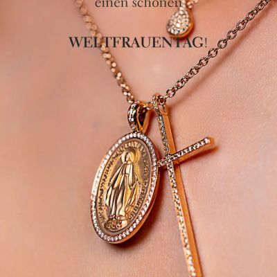 Jede Frau ist einzigartig, genau wie ein besonderes Schmuckstück.✨
Unsere Teams strahlen voller starker, inspirierender Frauen, jede mit ihrer eigenen Persönlichkeit, ihren individuellen Stärken und ihrem besonderen Glanz.💎
Heute am Weltfrauentag feiern wir Vielfalt, Stärke und Individualität all unserer großartigen Frauen, die jeden Tag mit Leidenschaft, Herz und Stil unseren Arbeitsalltag bereichern. 🥰

#Weltfrauentag #JuwelierGadebusch #GADOROStilreich #TudorBoutiqueKöln #Köln