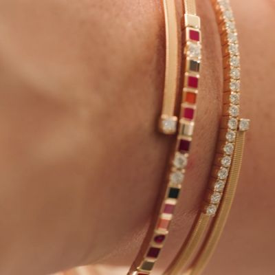 Wenn Farbe zur Botschaft wird. ♥️
Das Set POWER IN RED aus der Schmuckmanufaktur Wellendorff steht für Liebe, Mut und innere Stärke.
Intensives Rot, warmes Orange und tiefes Schwarz verbinden sich mit Brillanten, Baguette-Diamanten und 18‑karätigem Gold zu einer Schmuckwelt voller POWER. 
Eine kraftvolle Erinnerung an das, was Sie stärkt. Jeden Tag.
#wellendorff #madeingermany #ausliebedasbeste #schmuckliebe #JuwelierGadebusch