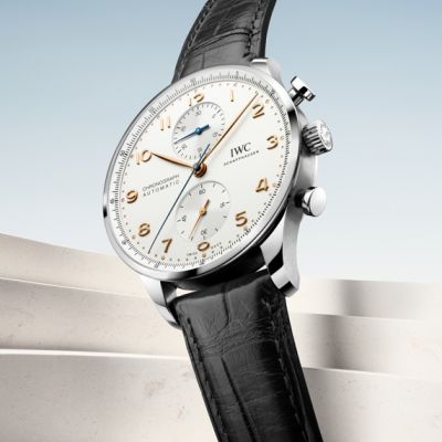 Strahlende Eleganz mit klassischer Anmut: Entdecken 
Sie die IWC Portugieser Chronograph in ihrer zeitlosen 
Ausführung.
Ref. IW371604 @iwcwatches  @iwcwatches_ger 
#IWCwatches #JuwelierGadebusch #Köln