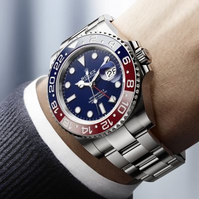 Die kosmopolitische Armbanduhr. @rolex  GMT‑Master II in Weißgold mit einem Gehäuse von 40 mm, einem tiefblauen Zifferblatt und einem Oyster-Band.
#Rolex #GMTMasterII #OfficialRolexRetailer #JuwelierGadebusch #köln