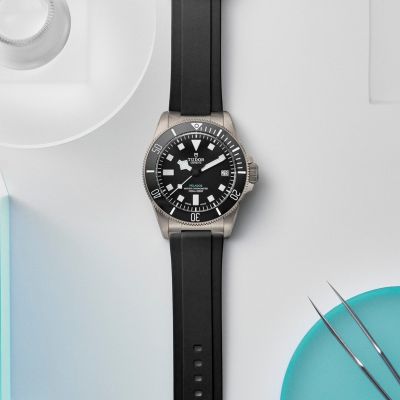 Entwickelt für die Tiefe, verfügt die Pelagos Ultra von @tudorwatch  über ein 43-mm-Titangehäuse, das bis 1.000 m wasserdicht ist. #TudorWatch #BornToDare #Pelagos #JuwelierGadebusch #Köln