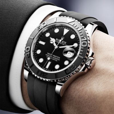 Die Armbanduhr für die Weltmeere. Die @rolex  Yacht‑Master 42 in Weißgold mit einem Gehäuse von 42 mm, einem schwarzen Zifferblatt und einem Oysterflex-Band.#Rolex #YachtMaster #OfficialRolexRetailer #JuwelierGadebusch #Köln