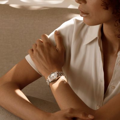 Erleben Sie die Black Bay One 31 S&G von @tudorwatch  mit einem 31-mm-Gehäuse in Edelstahl und Gold, einem Zifferblatt mit Diamanten und einem COSC-zertifiziertem Manufakturwerk.#TudorWatch #BornToDare #TudorBoutiqueKöln