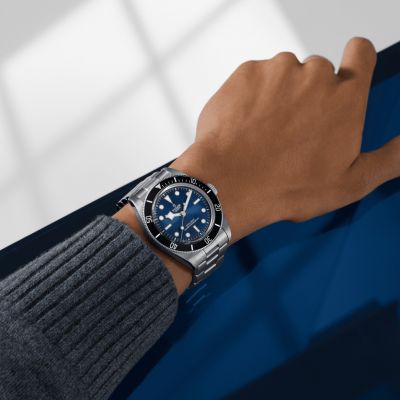 Entdecken Sie die Black Bay 68 mit einem 43-mm-Edelstahlgehäuse und COSC-zertifiziertem Manufakturwerk Kaliber MT5601-U.
@tudorwatch
#TudorWatch #BornToDare #BlackBay68 #TudorBoutiqueKöln