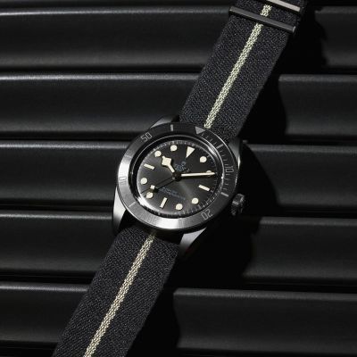 @tudorwatch  Black Bay Ceramic. Keramikgehäuse, 41 mm, Textilband. Manufakturwerk Kaliber MT5602‑1U. METAS-zertifiziertes „Master Chronometer“. #TudorWatch #BornToDare #TudorBoutiqueKöln