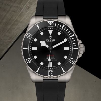 @tudorwatch  Pelagos 39, Gehäuse in Titan Grad 2, 39 mm, schwarzes Zifferblatt im Sonnenschliff. Manufakturwerk Kaliber MT5400. 
Fünfjahresgarantie. #TudorWatch #BornToDare #TudorBoutiqueKöln