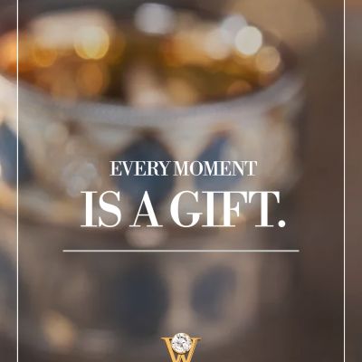 💫 Für alle, die das Heute bewusst feiern - der Ring JEDER AUGENBLICK von Wellendorff.
Mehrschichtige, opake und transparente Farbnuancen, veredelt mit mikrofeinen Kristallpartikeln – ein Kunstwerk, das den Zauber des Augenblicks festhält. 
Ein Moment. Ein Gefühl. Ein Ring.
#Wellendorff #JederAugenblick #Geburtstagsring #LimitedEdition #JuwelierGadebusch #Köln