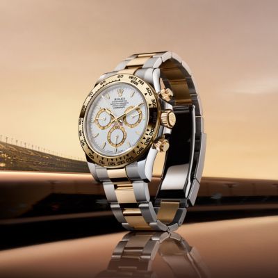 Der @rolex  Oyster Perpetual Cosmograph Daytona in einer Version in Rolesor gelb mit einem weißen Zifferblatt.#Rolex #CosmographDaytona #OfficialRolexRetailer #JuwelierGadebusch #köln