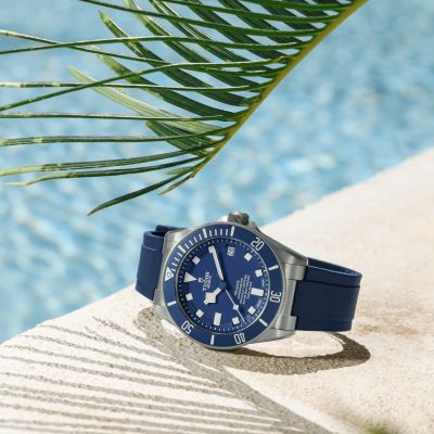 Erleben Sie die Pelagos mit einem Titan- und Edelstahlgehäuse von 42 mm, konzipiert für den Einsatz unter Wasser. 
@tudorwatch
#TudorWatch #BornToDare #Pelagos #TudorBoutiqueKöln