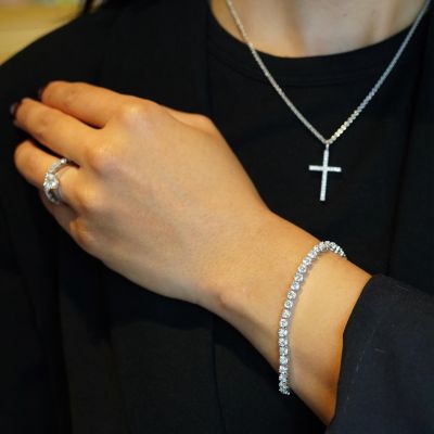 Unsere hauseigenen Gadebusch Juwelen stehen für zeitlose Eleganz, feinste Handwerkskunst und die besondere Verbindung zu unserer Heimat Köln.
Inspiriert von Geschichte, Emotionen und den bedeutenden Momenten des Lebens entstehen Schmuckstücke mit Charakter und bleibendem Wert. ✨
#GadebuschJuwelen #Traditionellanders #JuwelierGadebusch #Köln