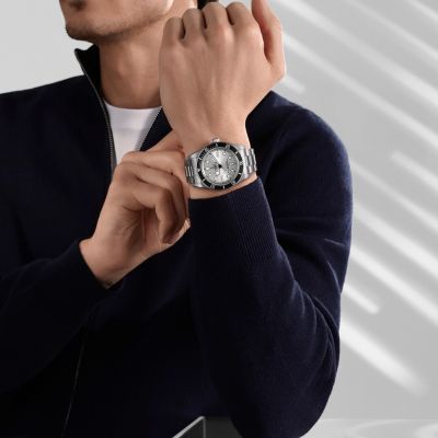 TUDORs größte Black Bay der Modelllinie, die brandneue Black Bay 68, geht mit ihrem Gehäuse von 43 mm und der „Master Chronometer“-Zertifizierung durch das METAS aufs Ganze. 
 #TudorWatch #BornToDare #juweliergadebusch