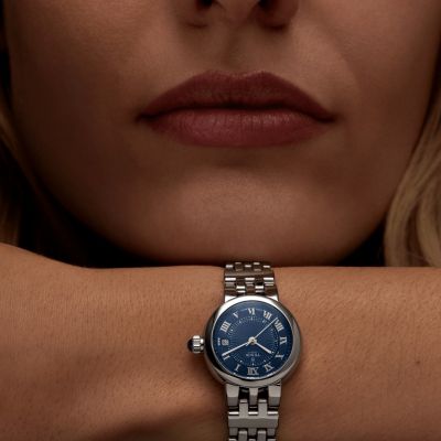 Entdecken Sie die Clair de Rose mit einem polierten Edelstahlgehäuse von 34 mm und einem blauen Zifferblatt mit Diamanten für zeitlose Eleganz.
@tudorwatch
#TudorWatch #BornToDare #ClairDeRose #TudorBoutiqueKöln