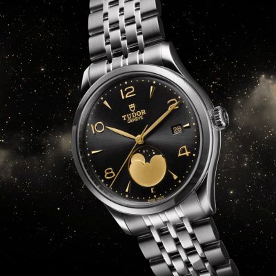 Entdecken Sie die @tudorwatch  1926 Luna mit einem polierten 39-mm-Edelstahlgehäuse und einer Mondphasen-Komplikation – für zeitlose Eleganz. #TudorWatch #BornToDare #1926 #TudorBoutiqueKöln