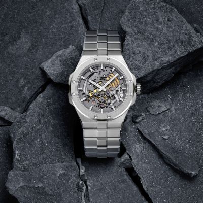 Leichtigkeit trifft auf höchste Uhrmacherkunst.
Mit der Alpine Eagle 41 XP TT präsentiert @chopard  eine faszinierende Verbindung aus technischer Innovation, modernem Design und außergewöhnlicher Handwerkskunst. Das ultraflache Gehäuse aus Titan verleiht der Uhr nicht nur eine markante Präsenz, sondern sorgt auch für ein leichtes Tragegefühl am Handgelenk.
Durch das skelettierte Design eröffnet sich ein freier Blick auf das beeindruckende L.U.C Kaliber 96.17-S. Die filigrane Mechanik wird so zum zentralen Designelement und macht jede Bewegung der Uhr zu einem Erlebnis.
Eine Uhr für alle, die moderne Haute Horlogerie in ihrer pursten Form erleben möchten.
#Chopard #AlpineEagle #JuwelierGadebusch #köln