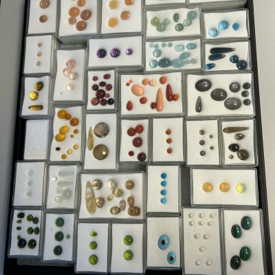 Zu Besuch in Kopenhagen🇩🇰
Wir durften bei @olelynggaardcopenhagen die neuesten Kreationen und Farbsteine vor Ort entdecken.✨