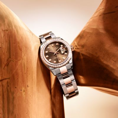 Zeitlose Anmut und unverkennbare Beständigkeit. Schokoladenfarbenes Zifferblatt und funkelnde Diamanten. @rolex  Lady-Datejust in Edelstahl Oystersteel und Everose-Gold. #Rolex #LadyDatejust #OfficialRolexRetailer #JuwelierGadebusch #Köln