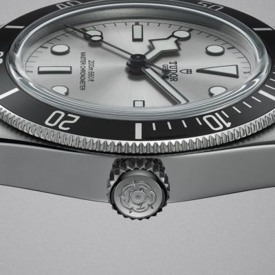 Entdecken Sie die Black Bay 68 von @tudorwatch  mit ihrem markanten 43-mm-Gehäuse in Edelstahl und dem COSC-zertifizierten Manufakturwerk Kaliber MT5601-U.#TudorWatch #BornToDare #TudorBoutiqueKöln